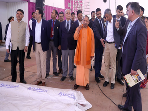 ग्राउंड ब्रेकिंग समारोह (groundbreaking ceremony) में गोरखपुर के लिए भी खुले निवेश अवसर ग्राउंड बे्रकिंग सेरेमनी (groundbreaking ceremony) से गोरखपुर को क्या मिला