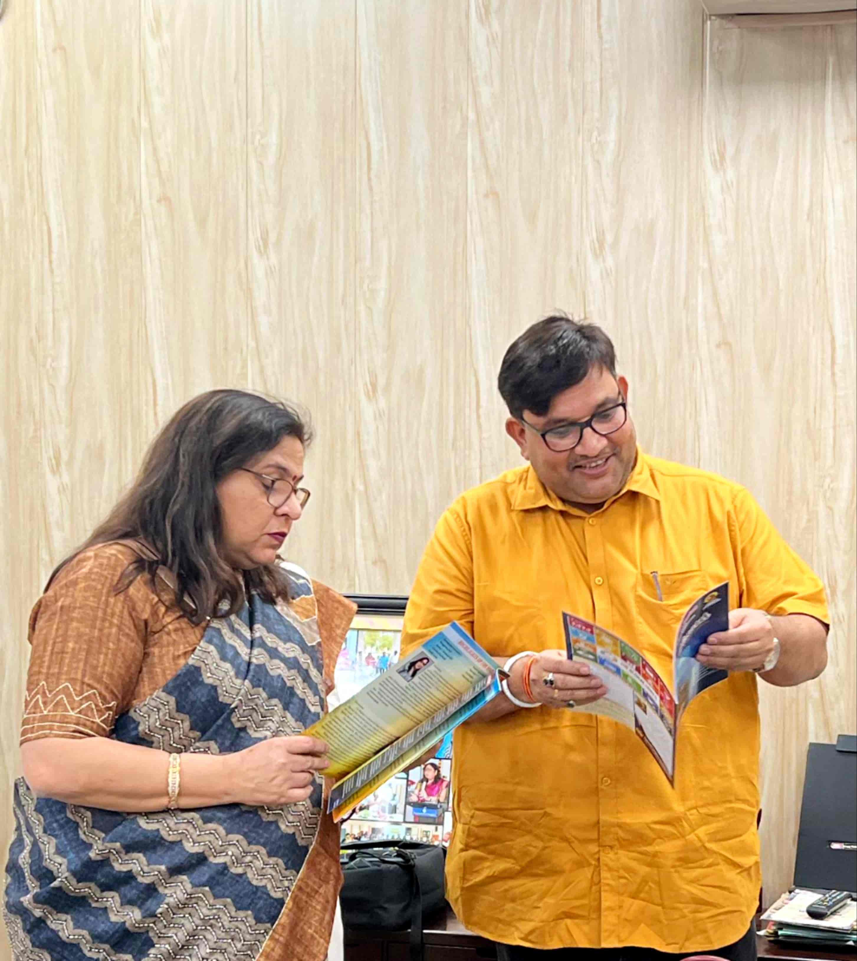 DDU English Department की Monthly Magazine Sahitya Vimarsh का विमोचन डीडीयू के अंग्रेजी विभाग (DDU English Department) की मासिक पत्रिका साहित्य विमर्श (Monthly Magazine Sahitya Vimarsh) पर एक नजर