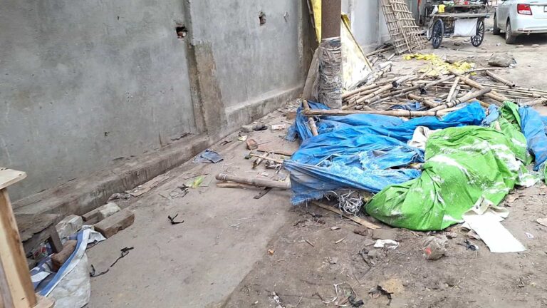 गोरखपुर नगर निगम (Gorakhpur Nagar Nigam) के बुलडोजर ने तोड़े गरीबों के आशियाने, तबाह किये व्यापार