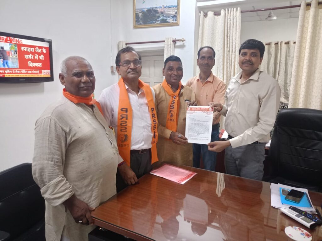 Old Pension और रेलवे के खाली पदों को भरने को लेकर गूंजा NER परिसर पुरानी पेंशन (Old Pension) व विभिन्न मांगो को लेकर किया गया प्रदर्शन