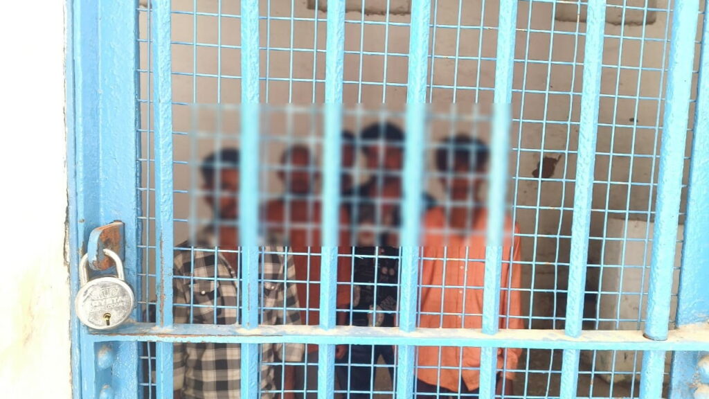 गोरखपुर में चोरी के मामले में 05 आरोपी गिरफ्तार, भारी मात्रा में चोरी का सामान बरामद गोरखपुर में चोरी के मामले पर विवरण