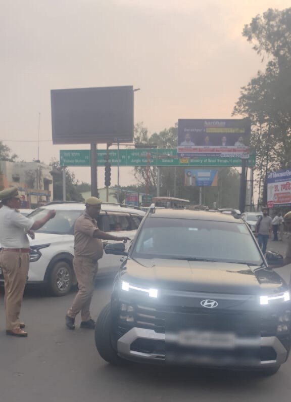 गोरखपुर ट्रैफिक पुलिस (Gorakhpur Traffic Police) का अभियान: 1057 वाहनों का चालान गोरखपुर ट्रैफिक पुलिस (Gorakhpur Traffic Police) का विवरण