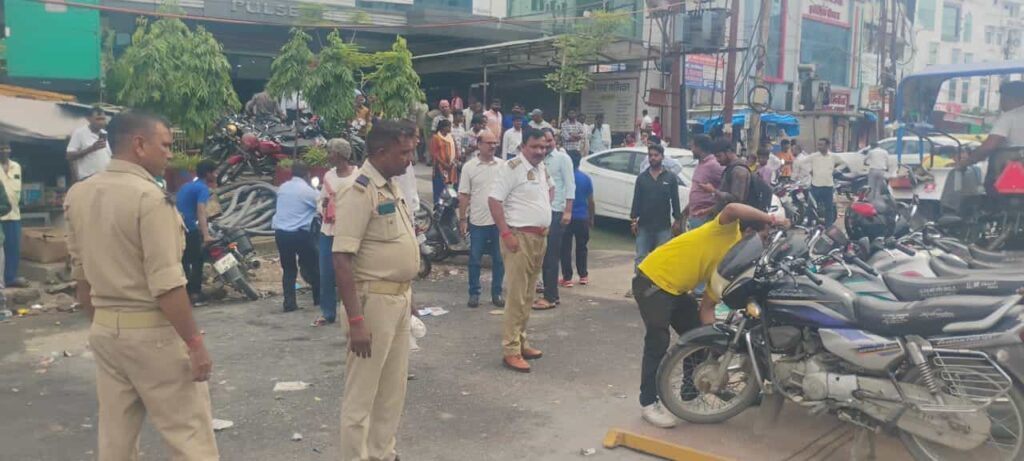 गोरखपुर फटाफट (Gorakhpur Fatafat): आज की बड़ी खबरें गोरखपुर फटाफट (Gorakhpur Fatafat) : अतिक्रमण पर चला गोरखपुर पुलिस का डंडा, 1000 से ज्यादा गाड़ियों का चालान