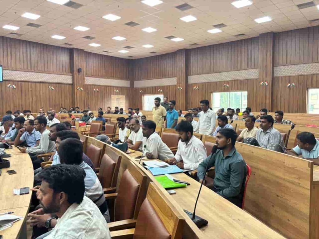 घर-घर कचरा संग्रहण को लेकर गोरखपुर नगर निगम की बैठक गोरखपुर नगर निगम (Gorakhpur Nagar Nigam) में घर-घर कचरा संग्रहण व्यवस्था (Ghar-Ghar Kachra Sangrahan Vyavastha) की समीक्षा