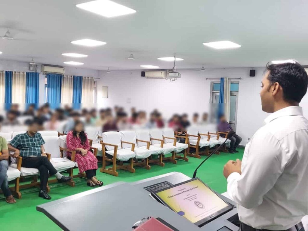 गोरखपुर फटाफट (Gorakhpur Fatafat): आज की बड़ी खबरें साइबर अपराध पर जागरूकता अभियान, छात्र-छात्राओं को किया गया अलर्ट