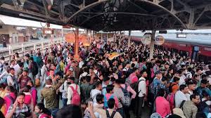 पीईटी परीक्षा (PET Exam) हेतु रेलवे का बड़ा फैसला पीईटी परीक्षा (PET Exam) स्पेशल ट्रेन: परीक्षार्थियों के लिए सीधा और सुविधाजनक सफर