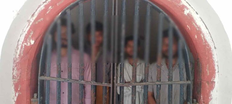 UP Board Exam News Gorakhpur : परीक्षा में सेंधमारी, 4 मुन्नाभाई अरेस्ट