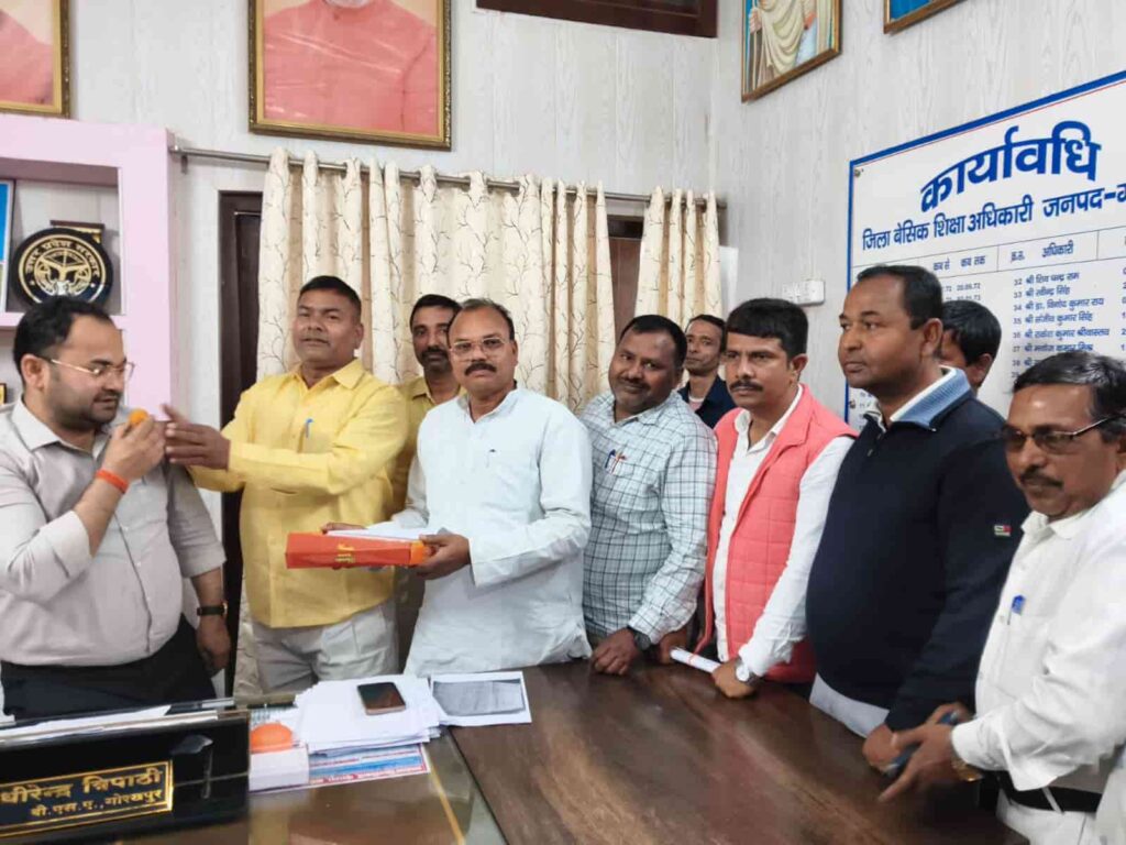 UP Shikshamitra Mandey News 2026 - गोरखपुर में जश्न! UP Shikshamitra Mandey News 2026 : मानदेय वृद्धि से शिक्षामित्रों में खुशी की लहर