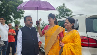 महाराष्ट्र महिला आयोग (Maharashtra Women's Commission) की मुखिया और 'हवसी कैप्टन' जब एमबीए (MBA) की डिग्री अंधविश्वास और पाखंड के आगे नतमस्तक हो गई